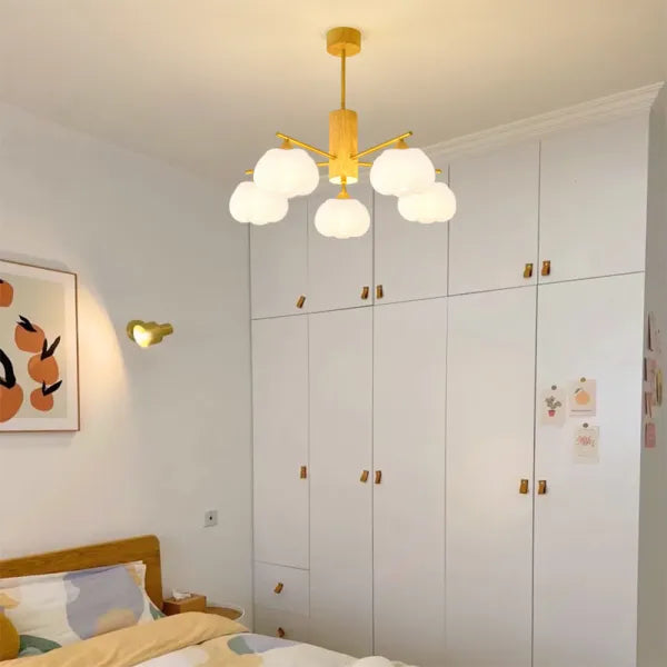 Araña creativa de madera con bolas de algodón para el salón