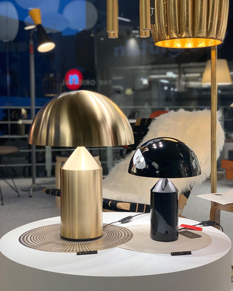 Lámpara de mesa de metal Atollo