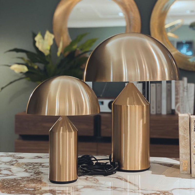 Lámpara de mesa de metal Atollo