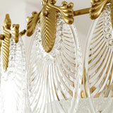 Araña redonda de cristal con motivos decorativos