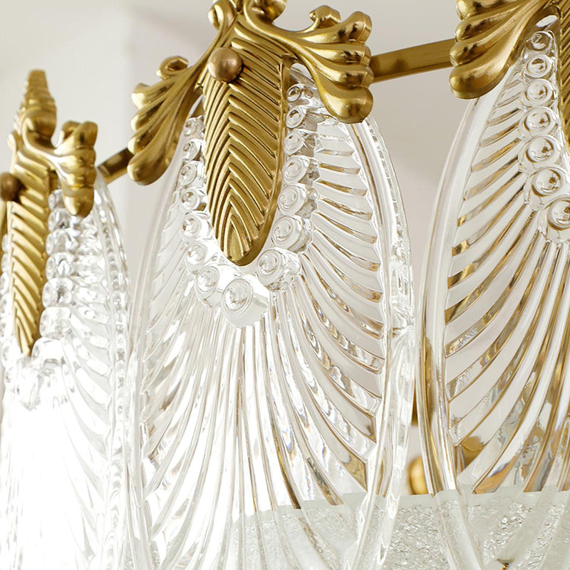 Araña redonda de cristal con motivos decorativos