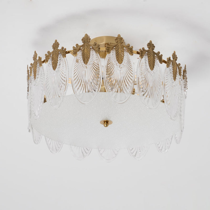 Araña redonda de cristal con motivos decorativos