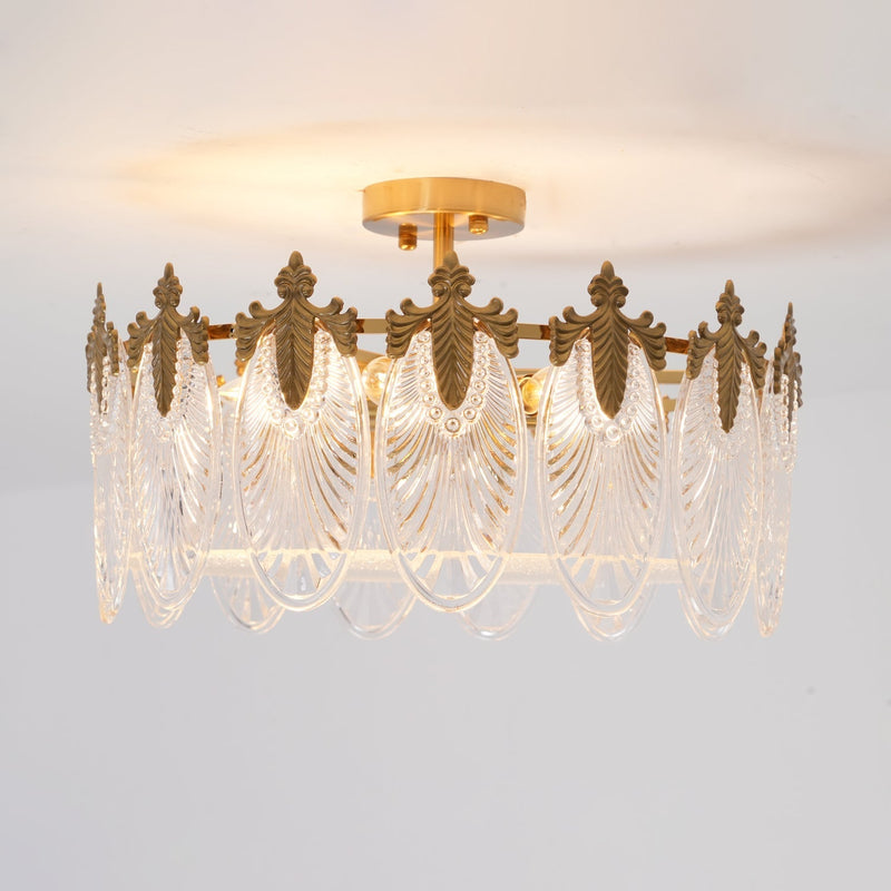 Araña redonda de cristal con motivos decorativos